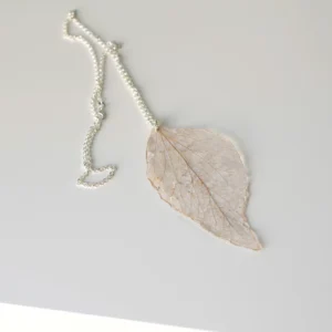 Real Leaf Pendant with Resin Coating and Silver Chain